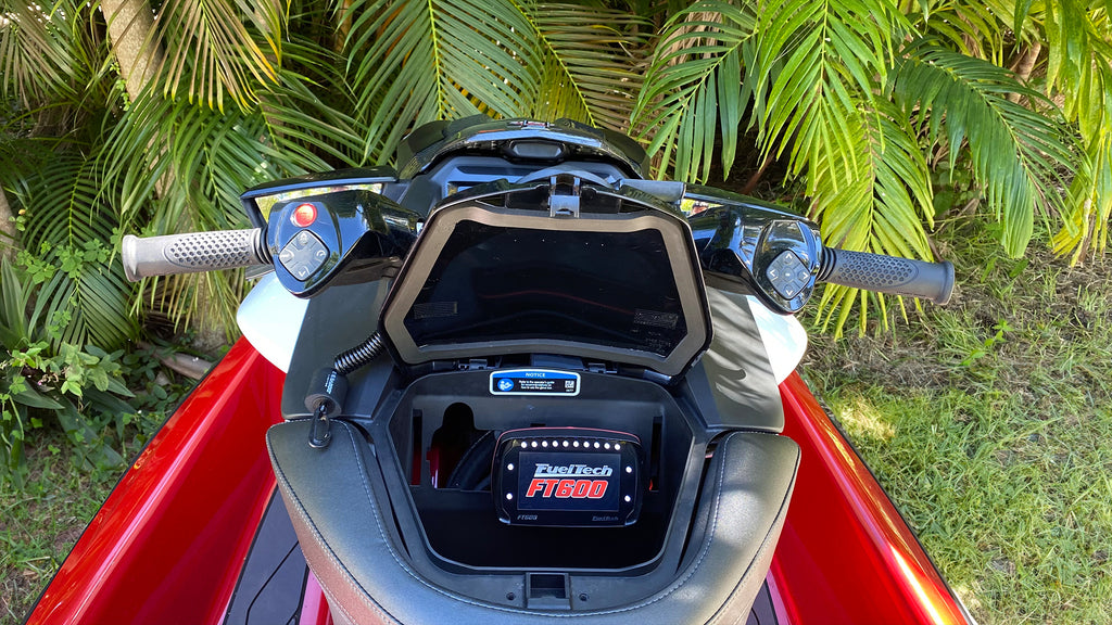 FuelTech FT600 EFI System — standalone ECU with 4.3" color touchscreen and 10 LED shift lights